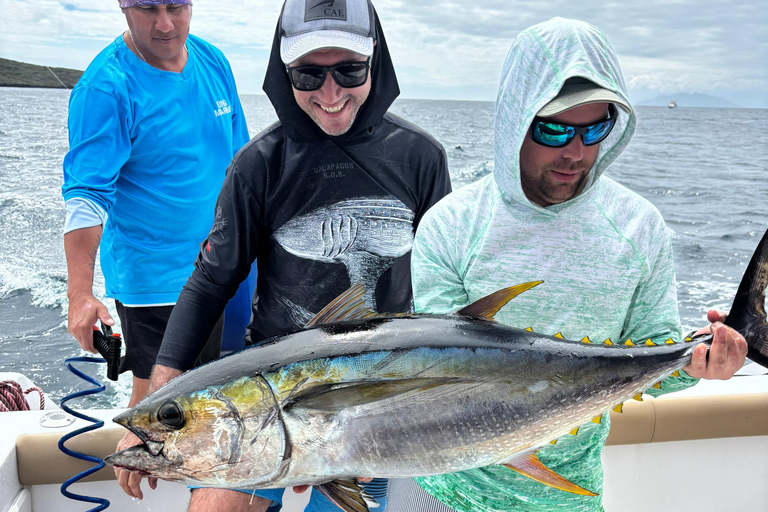 Galápagos: Santa Fe Island Snorkeling and Fishing Tour
