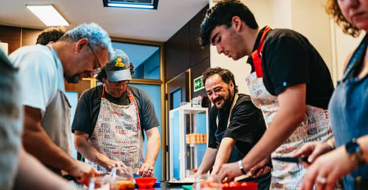 Madrid: Paella and Sangria Workshop in the City Center photo 4