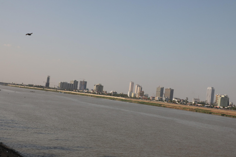 Champ de tir de Phnom Penh et visite de Phnom Penh