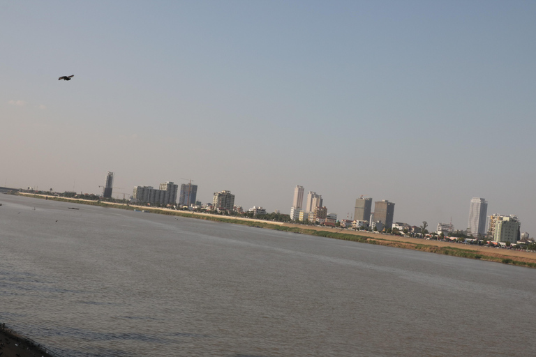 Campo de tiro de Phnom Penh y visita a Phnom Penh