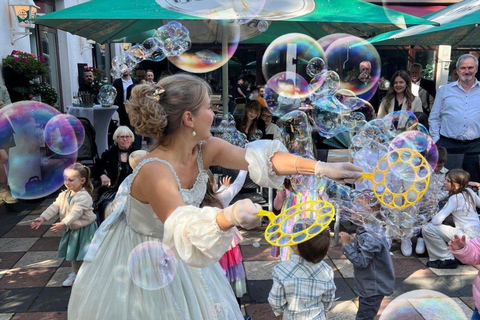 Familienabenteuer Baden-Baden: Seifenblasenshow / Neon Bubble Show