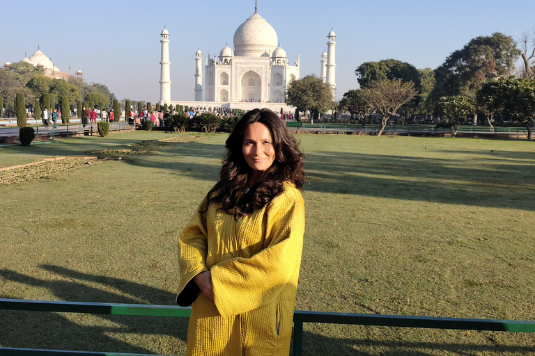 From Delhi: Taj Mahal Day Tour with 5 Star Hotel Lunch From Delhi: Tour with Driver, Guide, Entry Tickets & 5* Meal