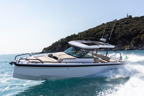 Porto Vecchio : Daily boat rental with skipper Porto Vecchio : Daily boat hire with skipper
