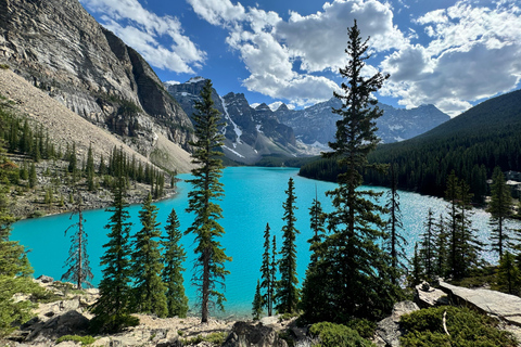 From Calgary: Moraine Lake, Lake Louise & Banff Town Tour