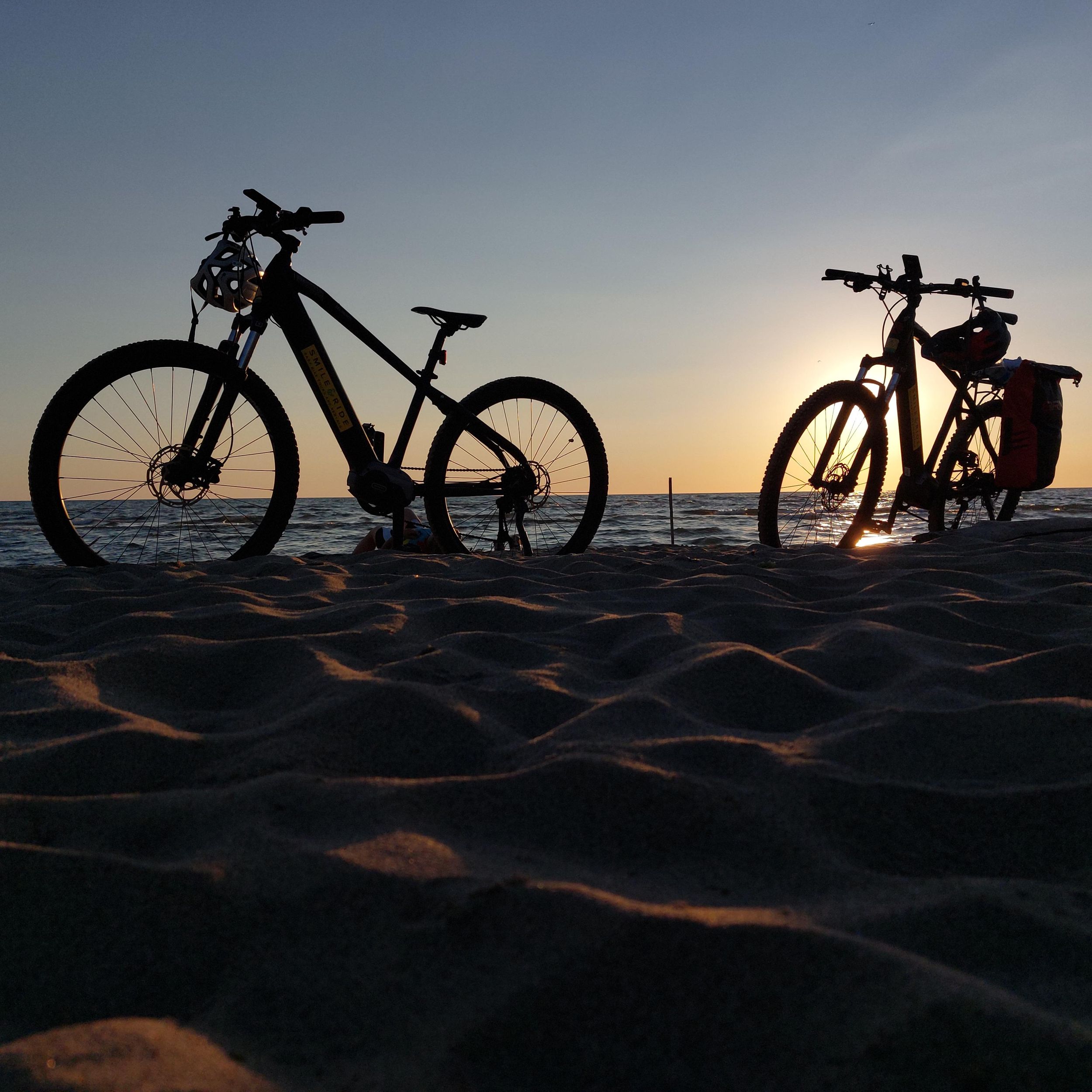 Pisa: Selbstgeführte Tour zum Meer mit dem E-Bike