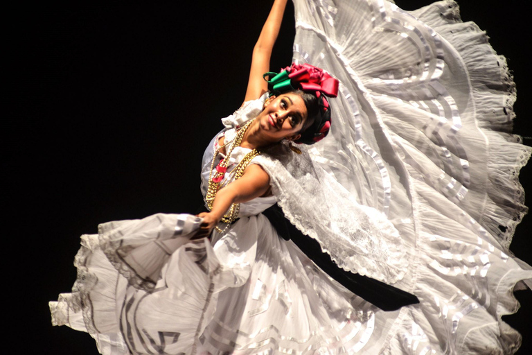 Aproveite o Ballet Folclórico no Palácio de Belas Artes.Curta o Ballet Folclórico no Palácio de Bellas Artes