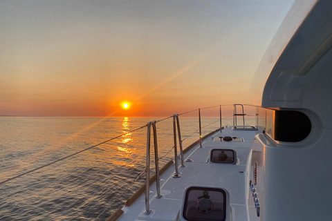 Lanzarote: Private Catamaran to Papagayo from Playa Blanca — 4 Hours Lanzarote: Cruise tour along the Papagayo Coast with Snacks & Activities