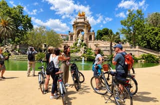 Barcelona: Fahrrad- oder E-Bike-Tour, Top-Sehenswürdigkeiten & lokale Einblicke