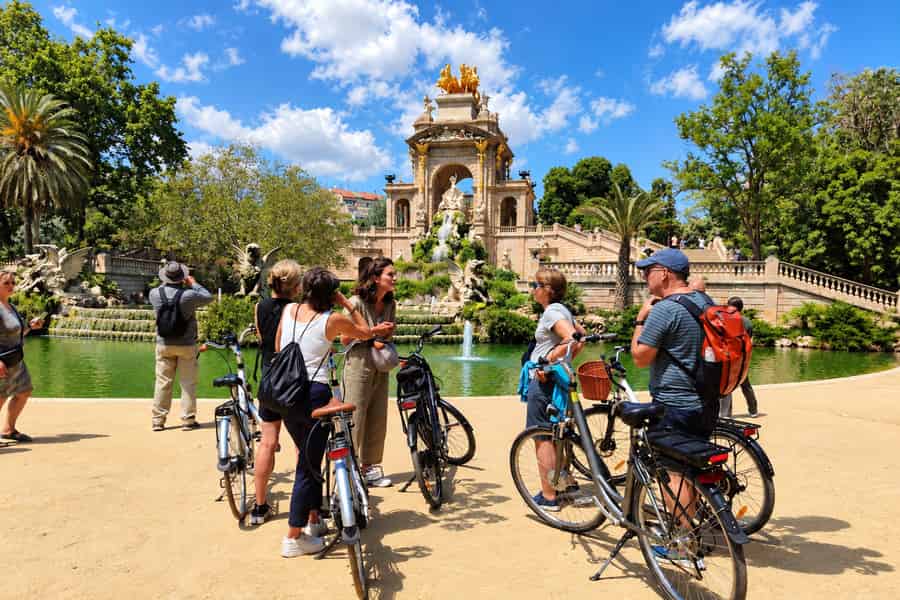 Barcelona: Fahrrad- oder E-Bike-Tour, Top-Sehenswürdigkeiten & lokale Einblicke. Foto: GetYourGuide