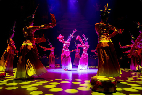 Chengdu: Immersive Hot Pot Meal Show with Hanfu Rental Regular Seat Dinner+Costume+Makeup（to book 3days in advance）