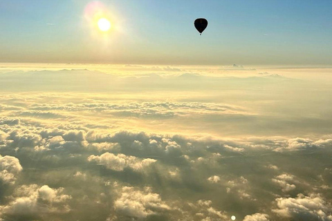 Provence: Hot air balloon flight at sunrise over Forcalquier Provence: Sunrise Hot Air Balloon Flight Over Forcalquier