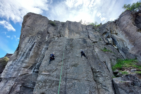 Aventura de escalada en roca de un día completo en los Andes, cerca de Santiago