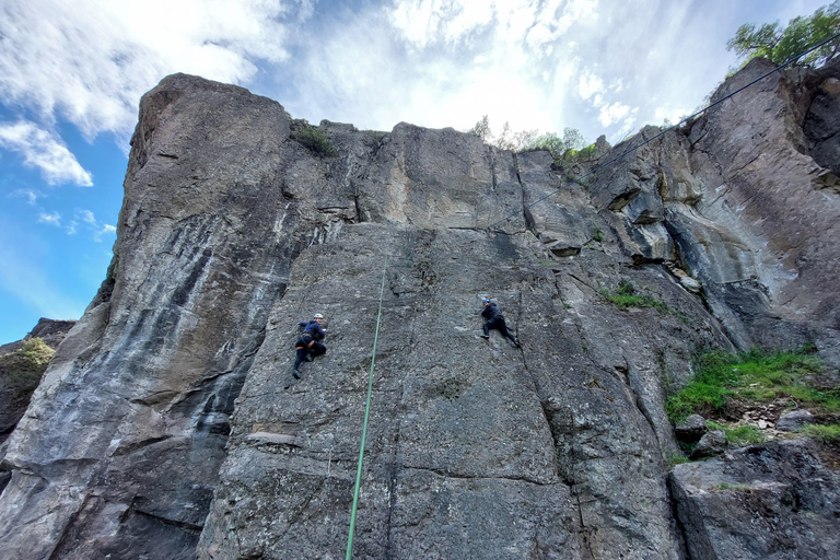 Aventura de escalada de um dia inteiro nos Andes, perto de Santiago