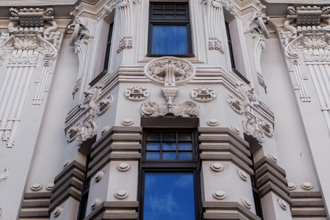 Riga Art Nouveau Guided Tour with Unique Food Tasting