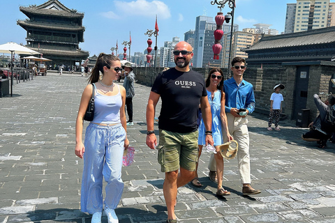 Xi'an: Terracotta Army, City Wall, Pagoda & Family Lunch Private Guided Tour with Lunch and Pickup Anywhere in Xi'an