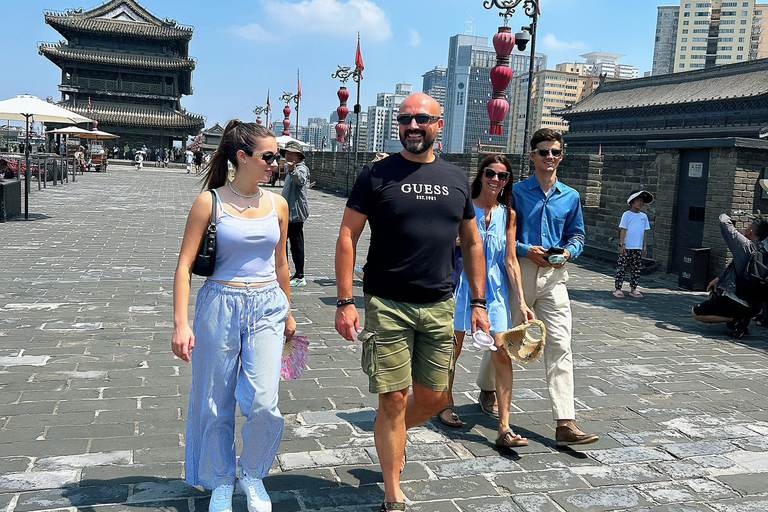 Xi'an: Terracotta Army, City Wall, Pagoda & Family Lunch Private Guided Tour with Lunch and Pickup Anywhere in Xi'an