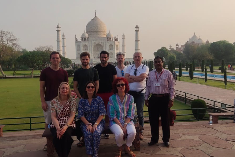 Desde Delhi: Excursión al Taj Mahal y Agra en el Gatimaan ExpressTren de 1ª clase con coche, guía, entradas y almuerzo