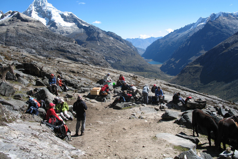 Huaraz: Excursión guiada de 4 días a Santa Cruz Trek