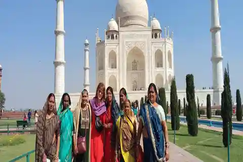 From Delhi: Agra Overnight Tour By Car with accommodation