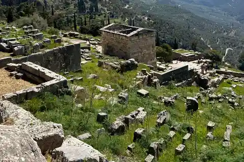 From Athens: Delphi and Arachova Private Tour