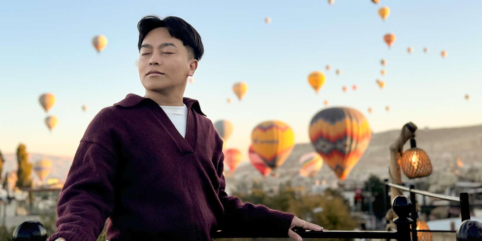 Cappadocia: Rooftop Photoshot with Hot Air Ballons
