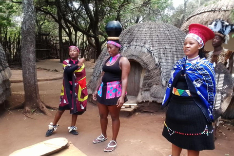 Johannesburg: Cradle of Humankind, Lion Park & Lesedi Tour