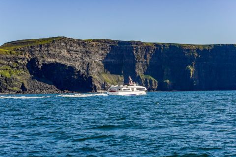 Ab Galway: Ganztägige Bootstour zu den Aran-Inseln und den Cliffs of Moher