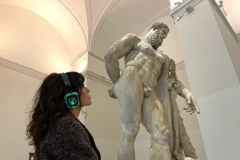 National Archaeological Museum synkroniserad audioguidad tur utan QR eller app