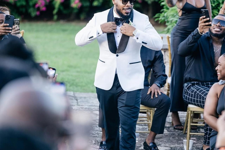 Cattura il matrimonio dei tuoi sogni con il fotografo di punta Vaughn.Cattura il tuo matrimonio da sogno con il fotografo top Vaughn