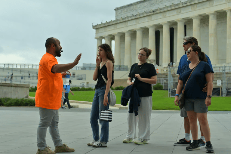 Washington DC: D.C Memorials Guided Small Group Minibus Tour OPTION 1