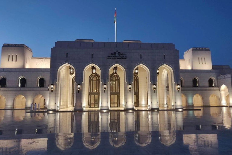 Muscat: Private City Tour with a Local Guide & Full Transfer