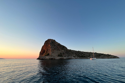 Chania: Private Sunset Powerboat Tour with Swim Stop