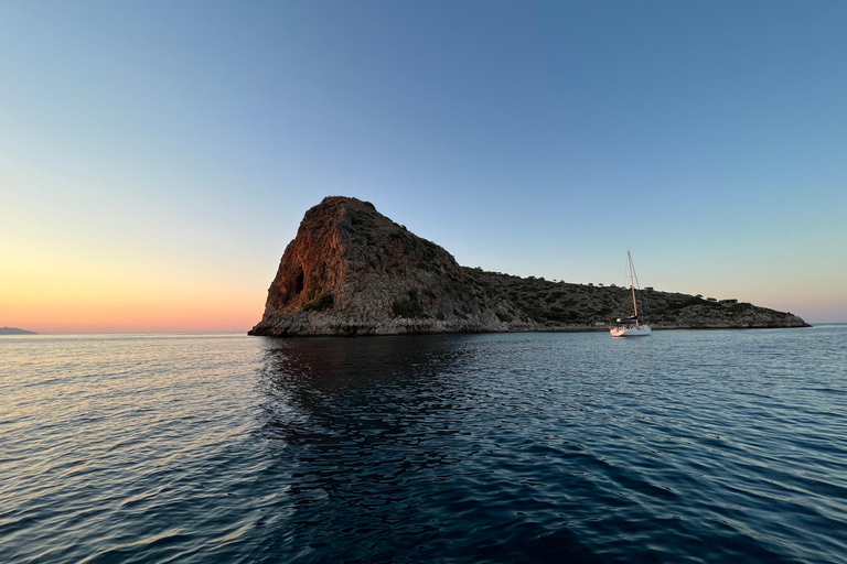 Chania: Private Sunset Powerboat Tour with Swim Stop