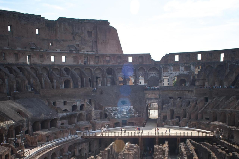 Rome: Colosseum Guided Tour with Roman Forum Entry