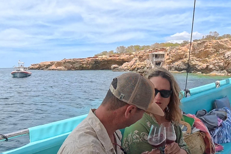 Ibiza: Boat Trip with Snacks, Drinks and Swim Stop