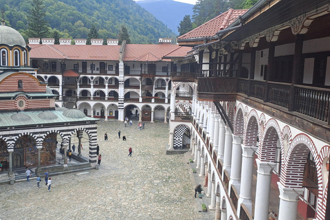 里拉修道院一日旅行 + 酒窖和当地美食体验