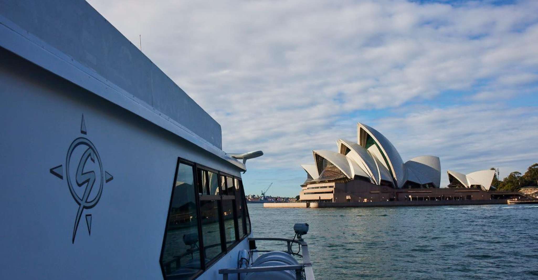 Sydney: Harbour Cruise with Buffet Lunch