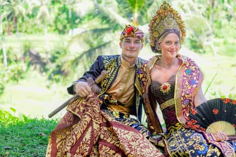 traditional dress indonesia Indonesian women hi-res stock photography and images Bust 100cm Waist circumference 90cm Sleeve length 26cm Dress length 116cm Traditional Indonesian Dress Kebaya Bali