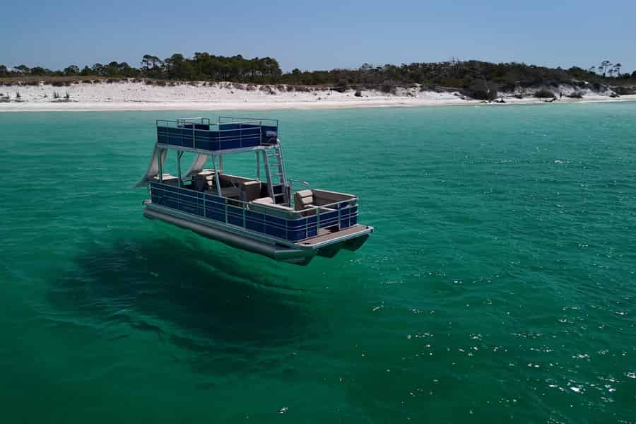 Panama City Beach: Verleih von Pontonbooten mit 2 Rutschen. Foto: GetYourGuide