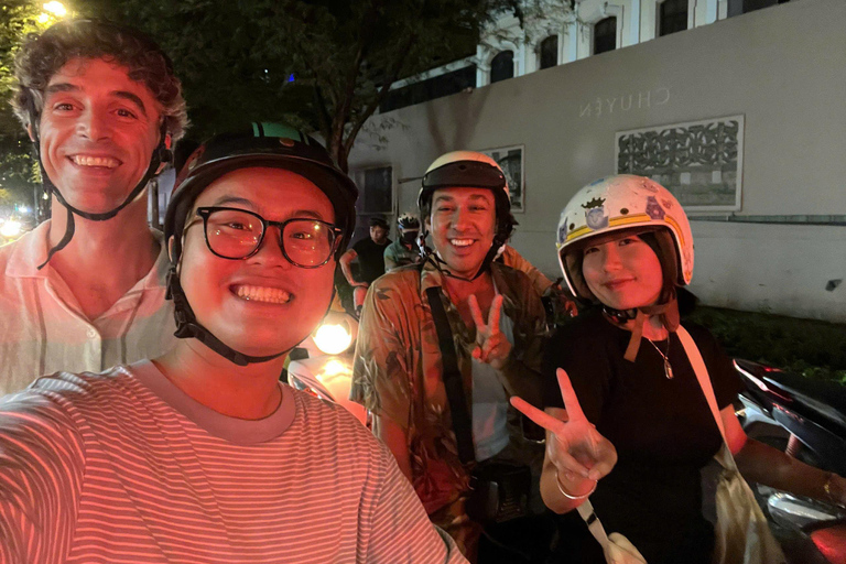 Da Nang: Seven Local Food Tasting & Sightseeing by Scooter
