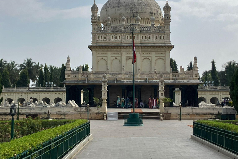 班加罗尔至斯里兰加帕特纳和迈索尔一日游（仅含导游班加罗尔至迈索尔、斯里兰加帕特纳私人导览游（1 天）