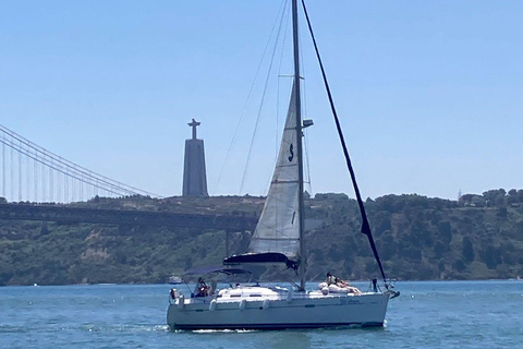 Lisbon 2-Hour Tagus River Sailing Cruise