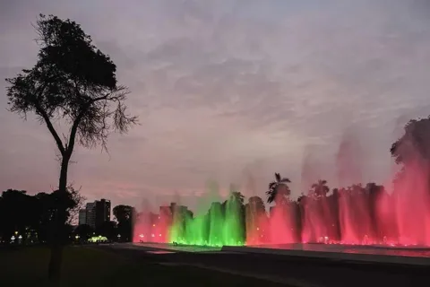 Parque das Fontes Mágicas - Show de luzes e passeio pelo Barranco Boêmio