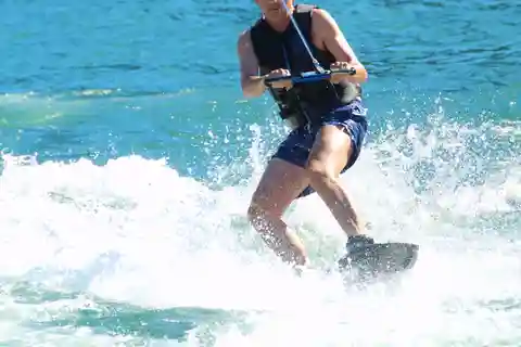 Experiência de Wakeboard + Wakesurf em barco particular no Lago de Como