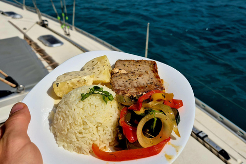 Sal Island: Full-Day Sailing Trip with Lunch & Drinks Full-Day Ocean Escape by Sailing Yacht with Lunch & Drinks