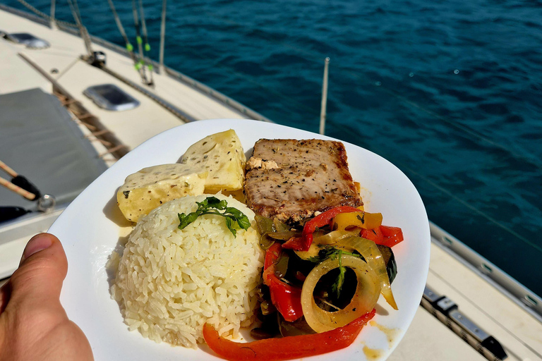 Sal Island: Full-Day Sailing Trip with Lunch & Drinks Full-Day Ocean Escape by Sailing Yacht with Lunch & Drinks