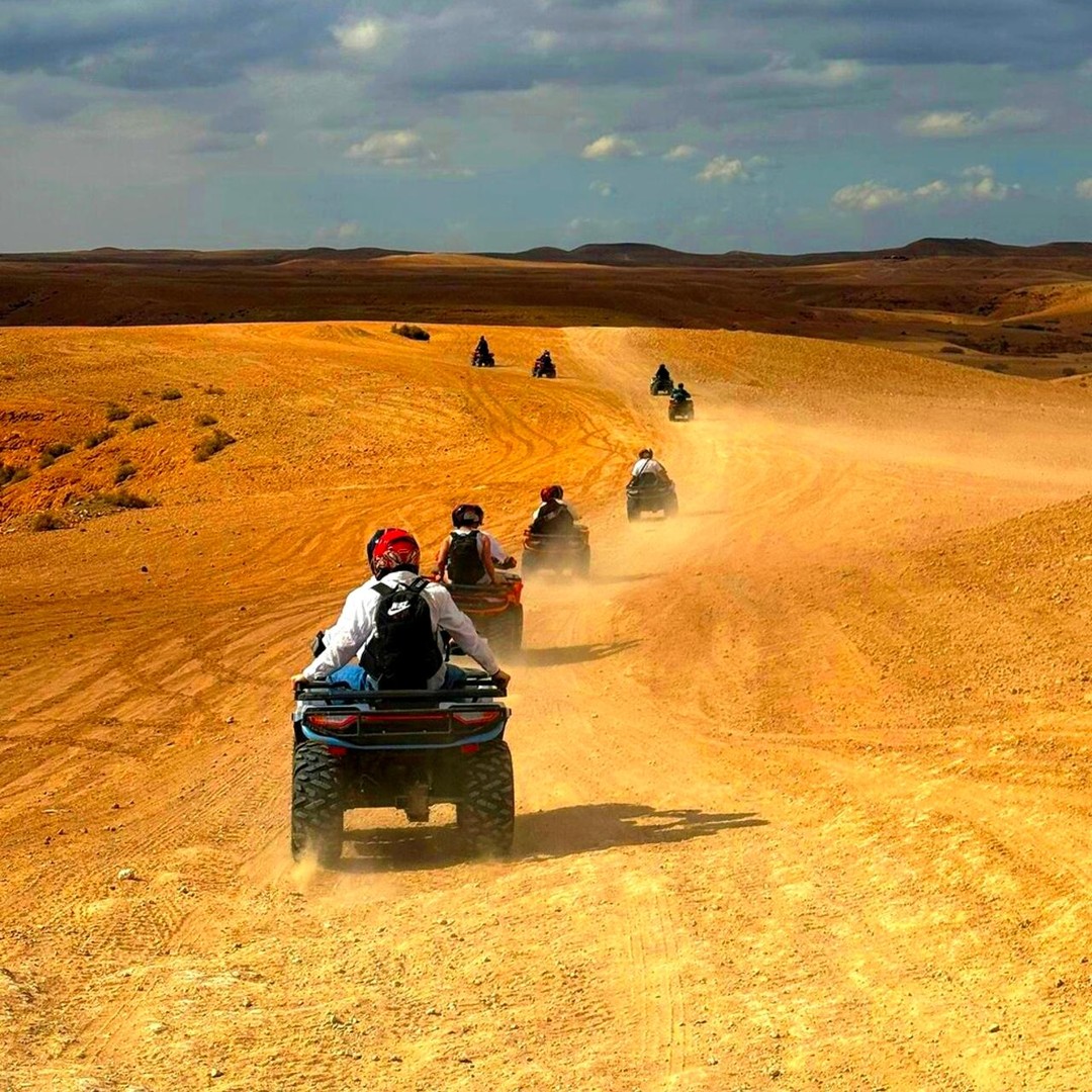 Tour d'Agafay : Coucher de soleil, dîner, balade à dos de chameau, spectacle de quad et de feu. - quad