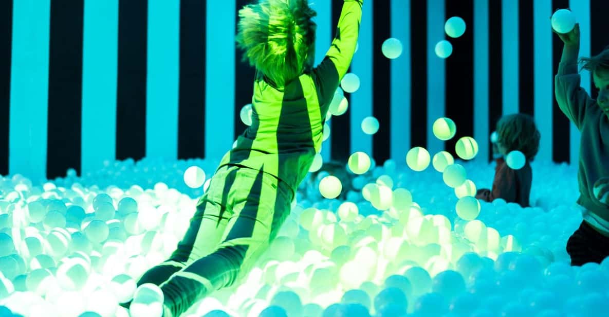 Afbeelding 8 van Eindhoven: Motion Experience Lichtkunst Speeltuin Ticket