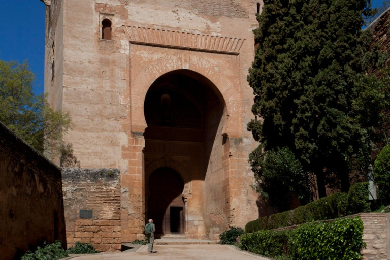Alhambra Surroundings: History, Architecture and Legends