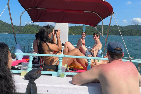 Boat trip in Paraty Boat tour in Paraty, Rio de Janeiro Have fun on the beaches and islands of Paraty